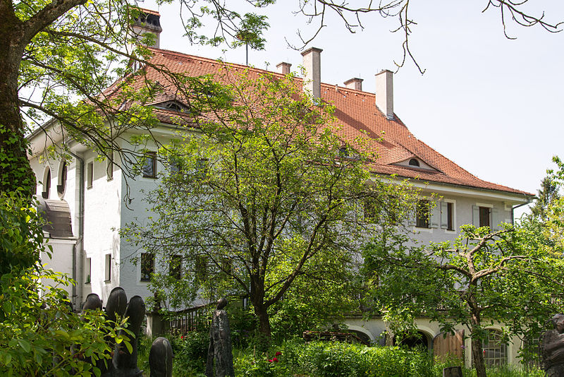 File:Vilsheim Ulrich-von-Pusch-Straße 4 - Schulhaus 2014.jpg