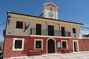 Vista frontal de la casa consistorial de Atanzón.