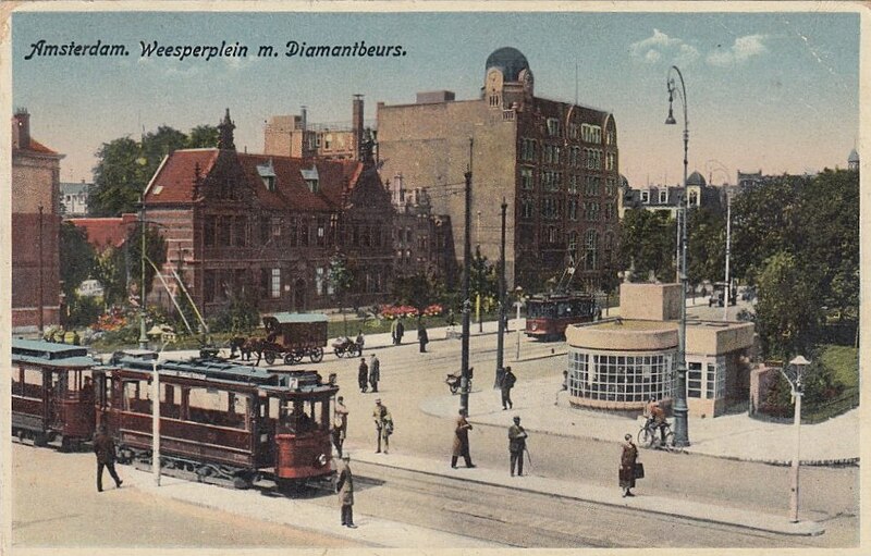 File:Weesperplein met Diamantbeurs (ansichtkaart, 1930).jpg