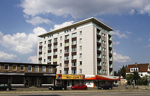 Wohnen in Lübeck, Fackenburger Allee - Ecke Schwartauer Allee. - panoramio