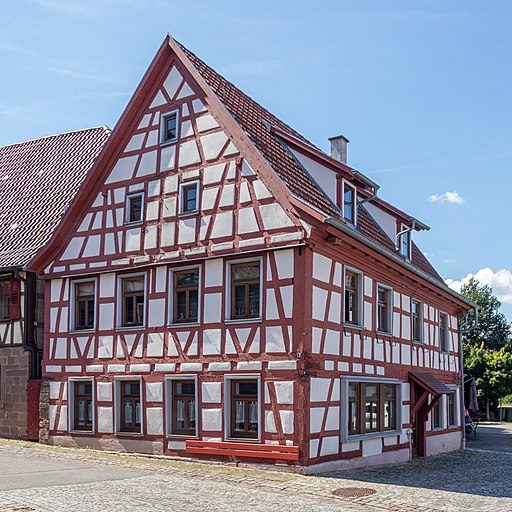 Ötisheim - Maulbronner Straße 9 - Giebel und Traufe - 2020-07-18