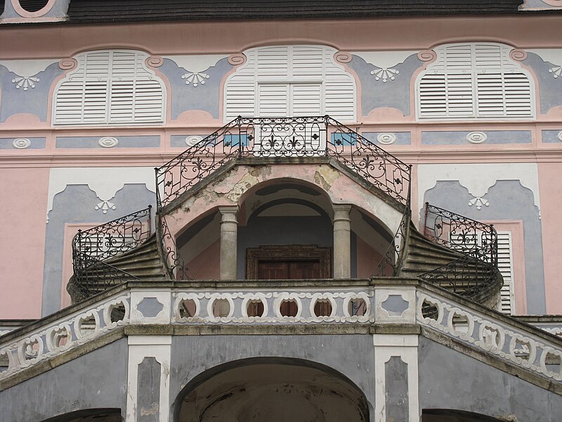 File:Český Krumlov, zámecká zahrada, Belárie, detail schodiště.JPG