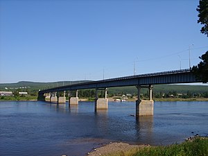 Автомобильный мост через реку Алдан в Томмоте.JPG