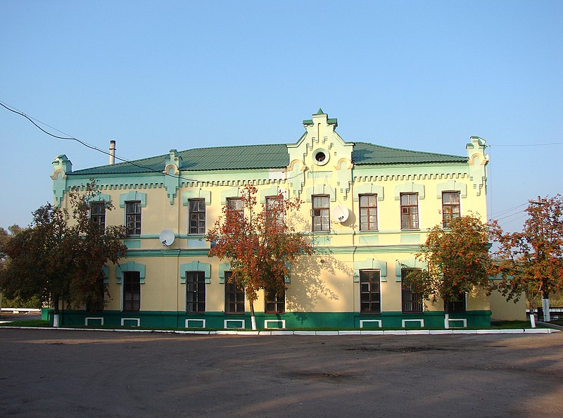 File:Вокзал залізничної станції, Краснопілля.JPG