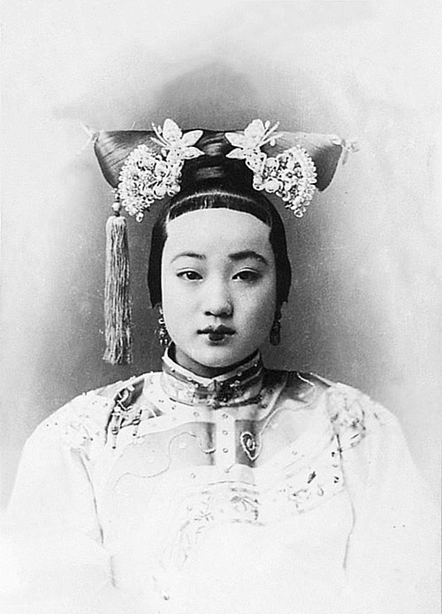 Consort Zhen, favoured consort of the Qing Guangxu Emperor (r. 1871–1908)