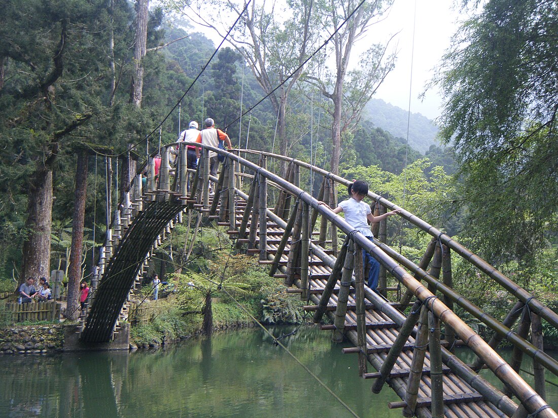 File:溪頭大學池.JPG