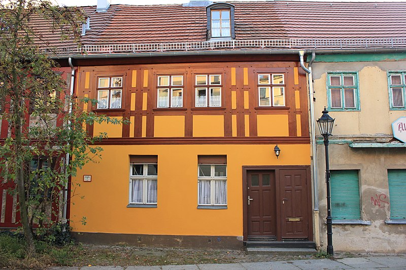 File:09085651 Berlin-Spandau, Kolk 4 Wohnhaus im Kern nach 1728, Umbau 1813 001.JPG