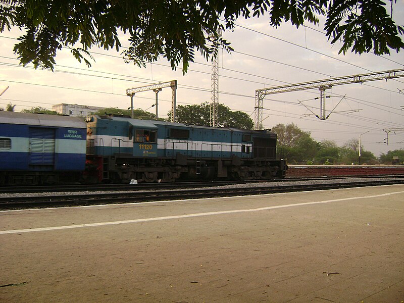 File:17015 (BBS-SC) Visakha Express with WDM-3D loco.jpg