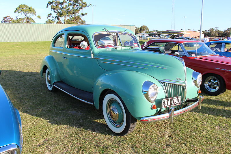 File:1939 Ford Deluxe Sloper Coupe (15448366233).jpg