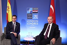 Spanish prime minister Pedro Sanchez meeting with Turkish president Recep Tayyip Erdogan at a NATO summit in London, 4 December 2019 2019-12-04, Reuniones bilaterales de Pedro Sanchez en la Cumbre de la OTAN Turquia2.jpg