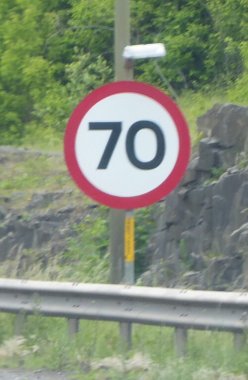 Speed limit sign at the exit for Edinburgh (Junction 2)