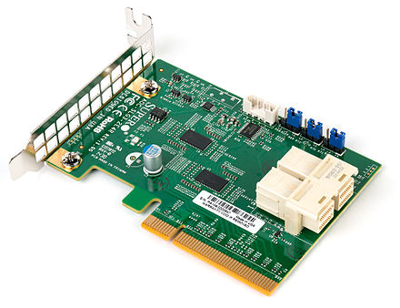 Двухпортовый ретаймер Supermicro AOC-SLG3-2E4R. Плата PCIe x8 с двумя разъёмами SFF-8643. Предназначена для подключения накопителей NVMe форм-фактора U.2.