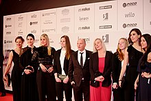 AV0A8997 BVB Handballdamen v.l.n.r. Virag Vaszari, Mira Emberovics, Saskia Weisheitel, Andreas Bartels, Ildiko Barna, Harma von Kreij, Irene Espionla Prenz,Johanna Stockschläder.jpg