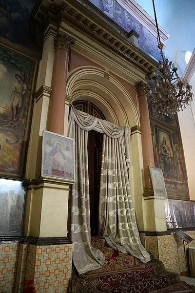 File:Addis abeba, cattedrale di san giorgio, interno, porte 02.jpg