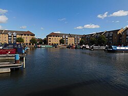 Apsley Marina, Grand Union Canal, Apsley (geograph 7412178).jpg