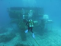 Аквалангисты у подводной лаборатории «Акварис». 2007 год