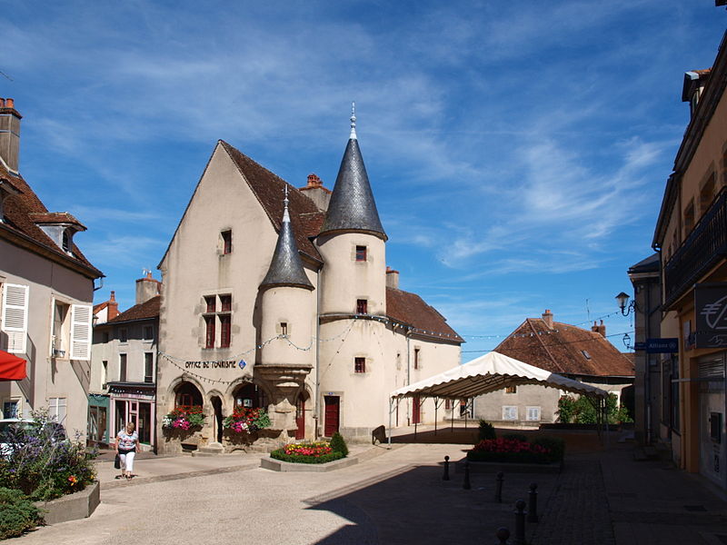 File:Arnay-le-Duc-FR-21-office tourisme.JPG