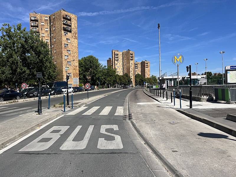 File:Avenue Division Leclerc - Aubervilliers (FR93) - 2022-07-12 - 1.jpg