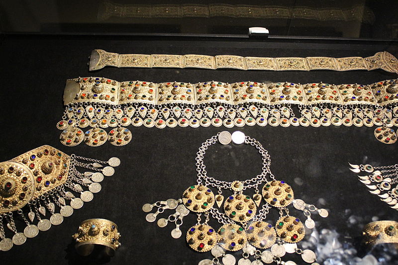 File:Azerbaijani jewellery in Museum of Azerbaijani carpet 2.JPG