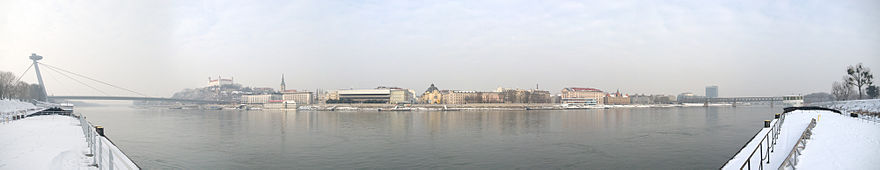 Panorama de Bratislava en hiver.