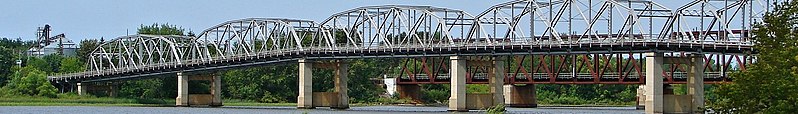 File:Baudette-Rainy River Bridge (cropped).JPG