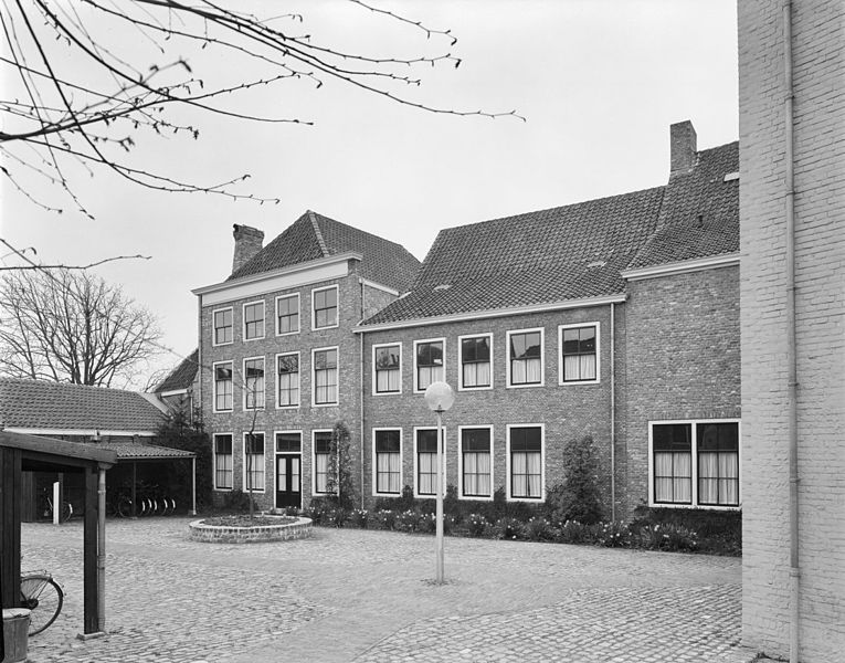 File:Binnenterrein, achtergevels - Middelburg - 20158220 - RCE.jpg