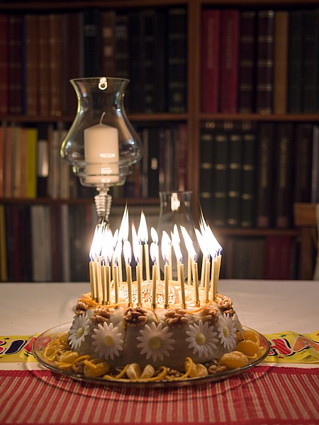 File:Birthday cake (8973445388).jpg