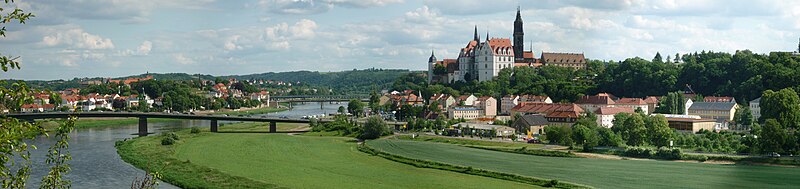 File:Blick auf Meißen von der Bennokanzel-Panorama.jpg