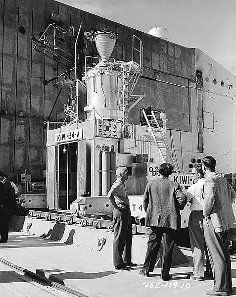 File:Bradbury in front of Kiwi B4-A reactor N6211910.jpg