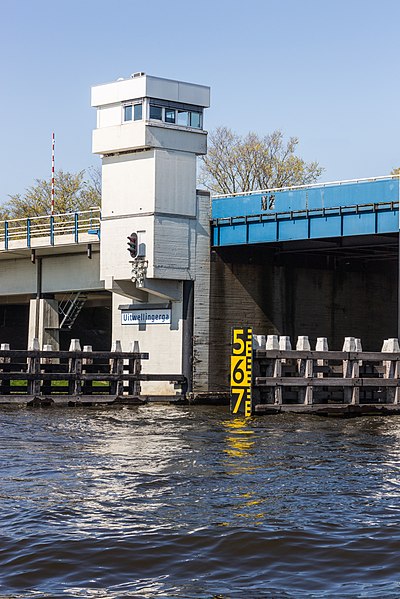 File:Brug Uitwellingerga over het Prinses Margrietkanaal (actm.) 20.jpg