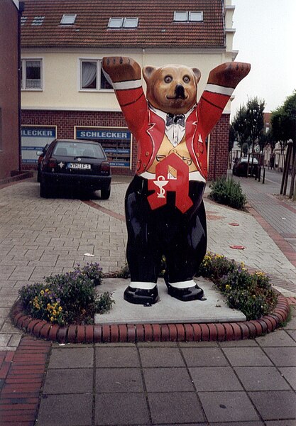 File:Buddy Bear in Esens 02.jpg