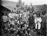 著正裝的郡社群布農族人，日人鳥居龍藏攝於1900年