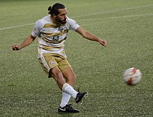McMahon playing for Louisville City in 2018 CINvLOU 2018-04-07 - Pat McMahon (41601538922) (cropped).jpg