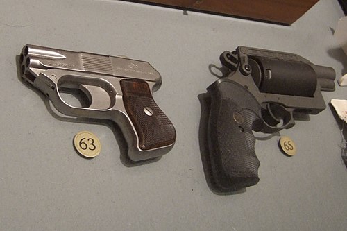 COP 357 derringer and Thunder 5 revolver.jpg