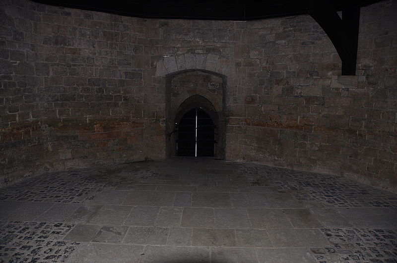 File:Caernarfon Castle (7498).jpg