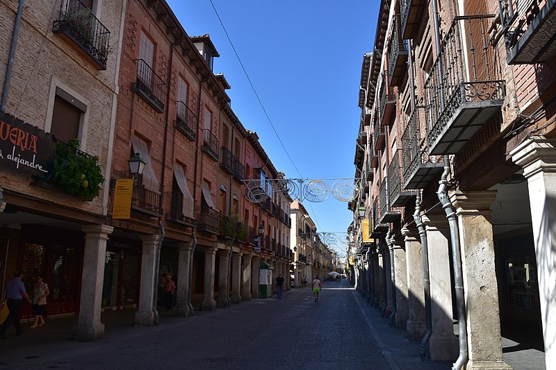 File:Calle Mayor in Alcala de Henares (3) (29296300202).jpg