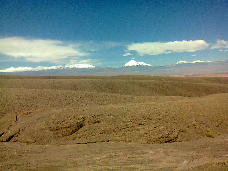 File:Camino a San Pedro de Atacama en Chile.jpg