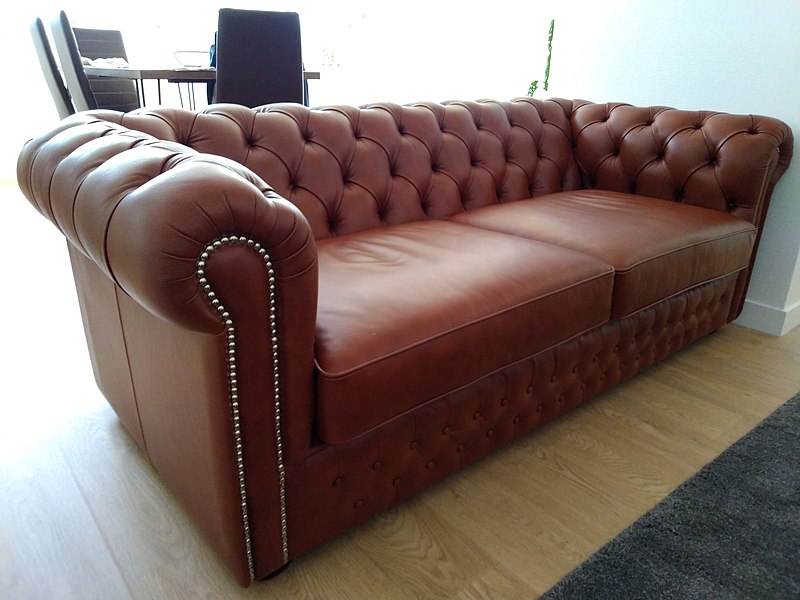 File:Canapé Chesterfield.jpg