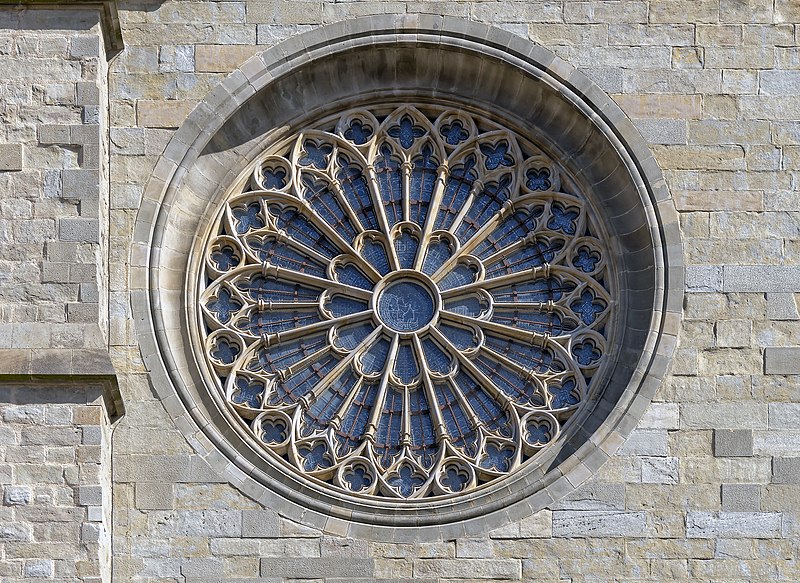 File:Carcassonne - Cathédrale St-Michel - Rosace de la façade.jpg