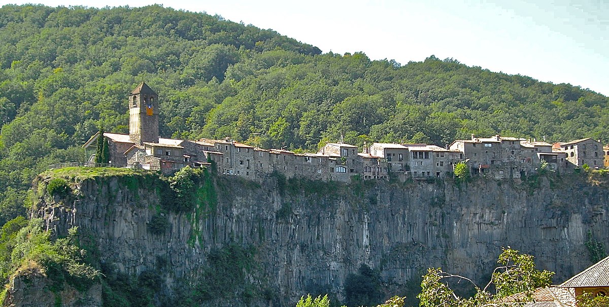 Castellfollit de la Roca - Wikipedia