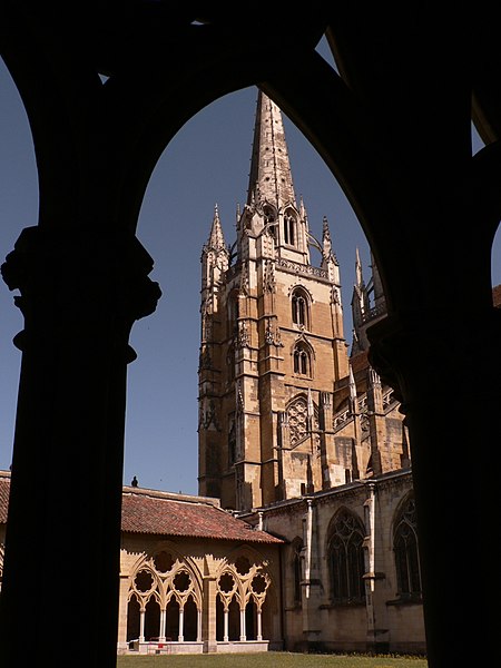 File:Cathédrale Ste-Marie de Bayonne.jpg