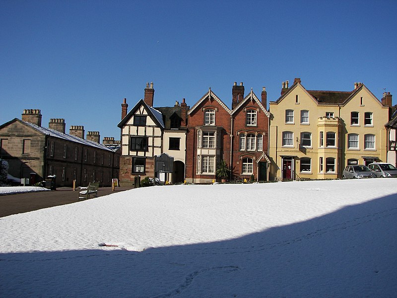 File:Cathedral Close, Lichfield, Staffordshire, England-6April2008.jpg