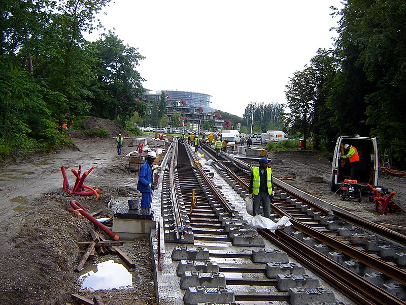 File:Chantier ligne E chantier juillet 2007 01.JPG