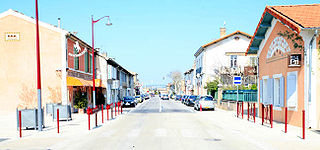 <span class="mw-page-title-main">Cheval-Blanc, Vaucluse</span> Commune in Provence-Alpes-Côte dAzur, France