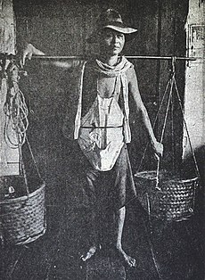 Chinese coolie in the Philippines, 1899.jpg