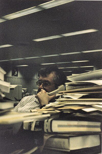 Chuck Neubauer in the former Chicago Sun-Times newsroom, 1998