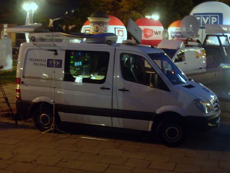 File:Communications van of TVP at Polish Film Festival in Gdynia 2008 (night).jpg