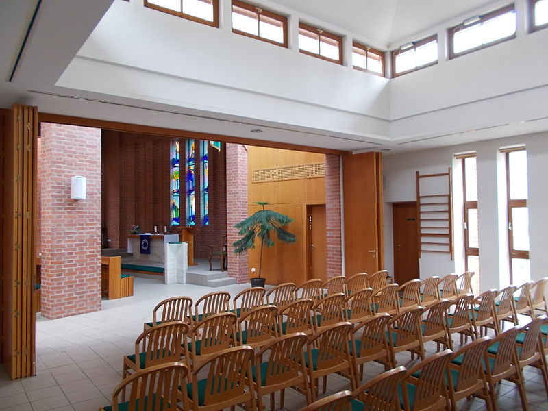 File:Community Hall. Church of the Lutheran congregation of Buda's mountain area. - Kék Golyó Street, 17, Budapest 12.JPG