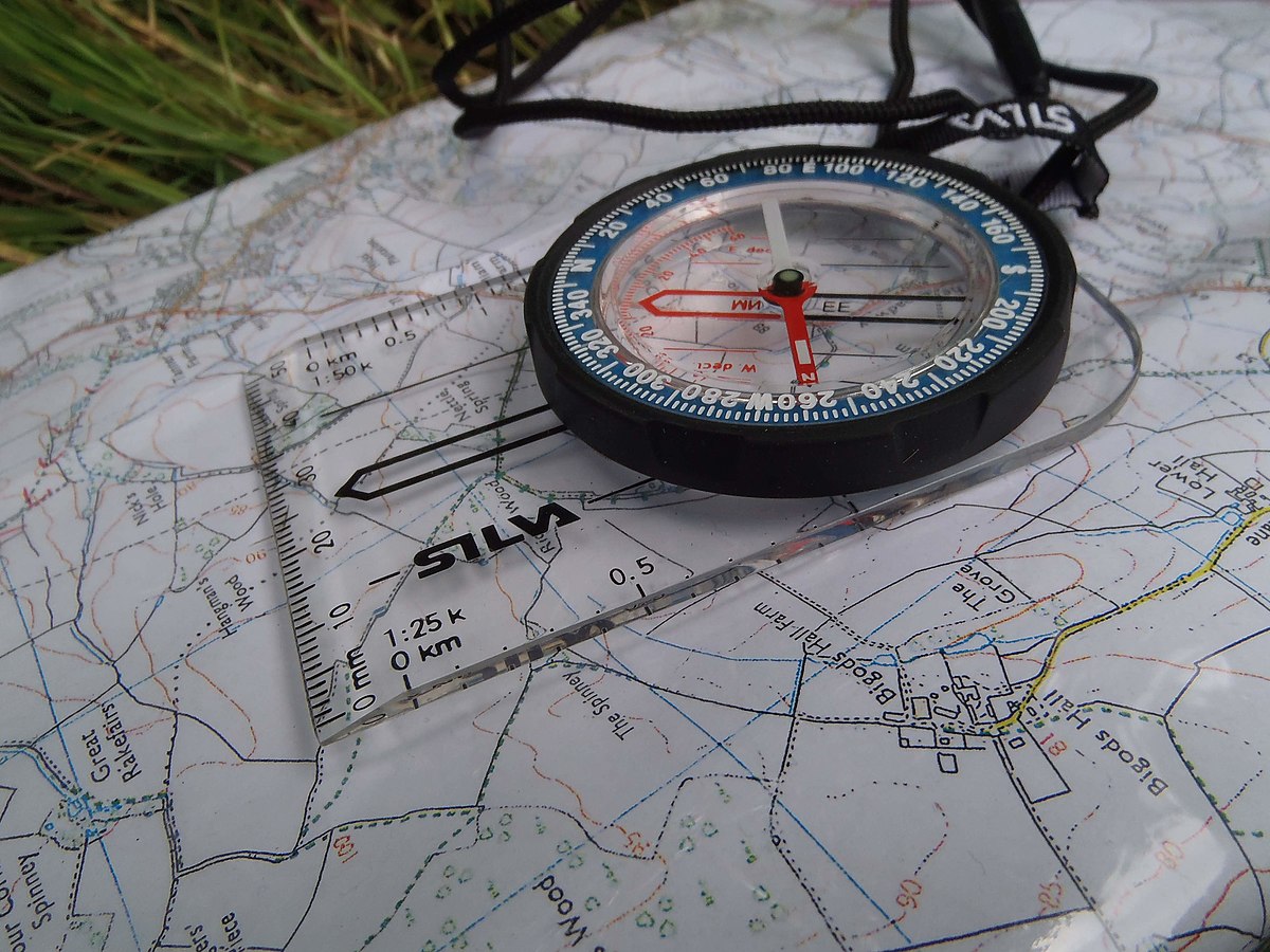 https://upload.wikimedia.org/wikipedia/commons/thumb/9/97/Compass_on_map.jpg/1200px-Compass_on_map.jpg