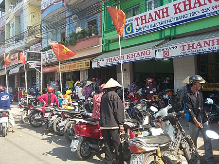 Tập_tin:Con_đường_ở_thị_trấn_An_Phú_-_An_Phu_town_2016.jpg